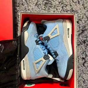 Jordan Retro 4 university blue size 6Y